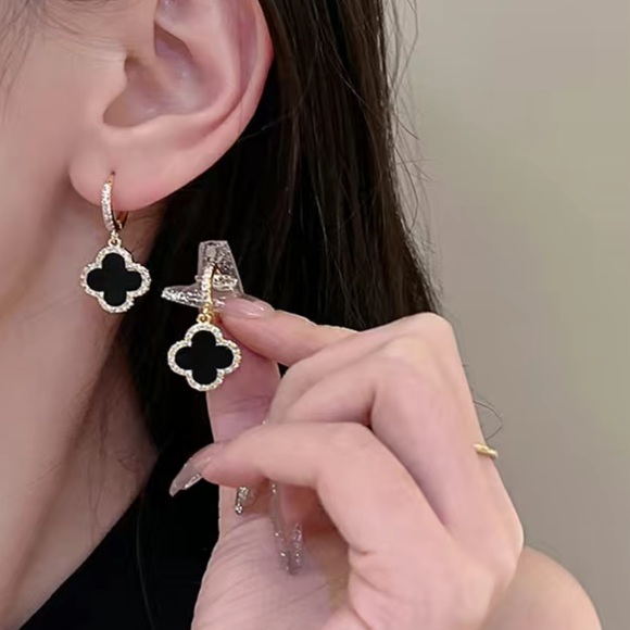 Crystal Clover Earrings - Picture 3 of 3